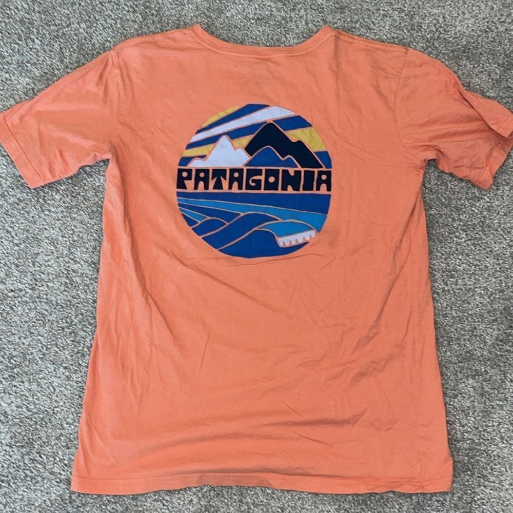 Patagonia Kids Peach printed Size XXL 16-18 Youth short sleeves t shirt